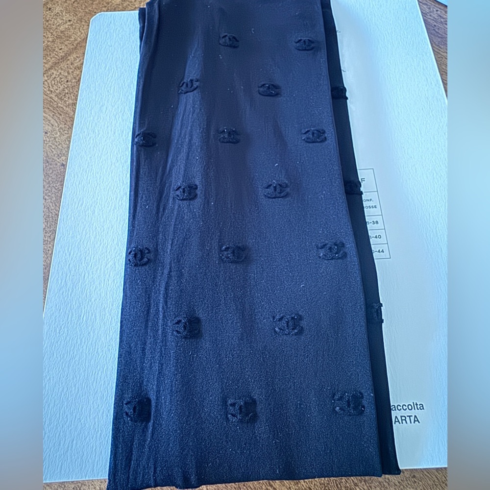 Authentic Chanel classic black CC tights size M BNIB - Picture 7 of 10